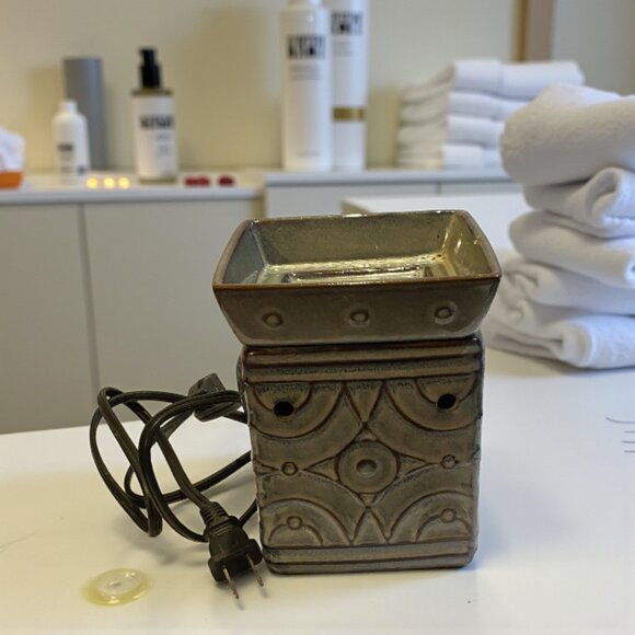 SCENTSY -- Ceramic Wax Warmer, Patterned, Square, Plug-In, Blue/Gray Color - Picture 1 of 7